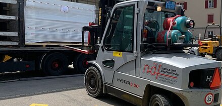 Neue Rollenabstechmaschine